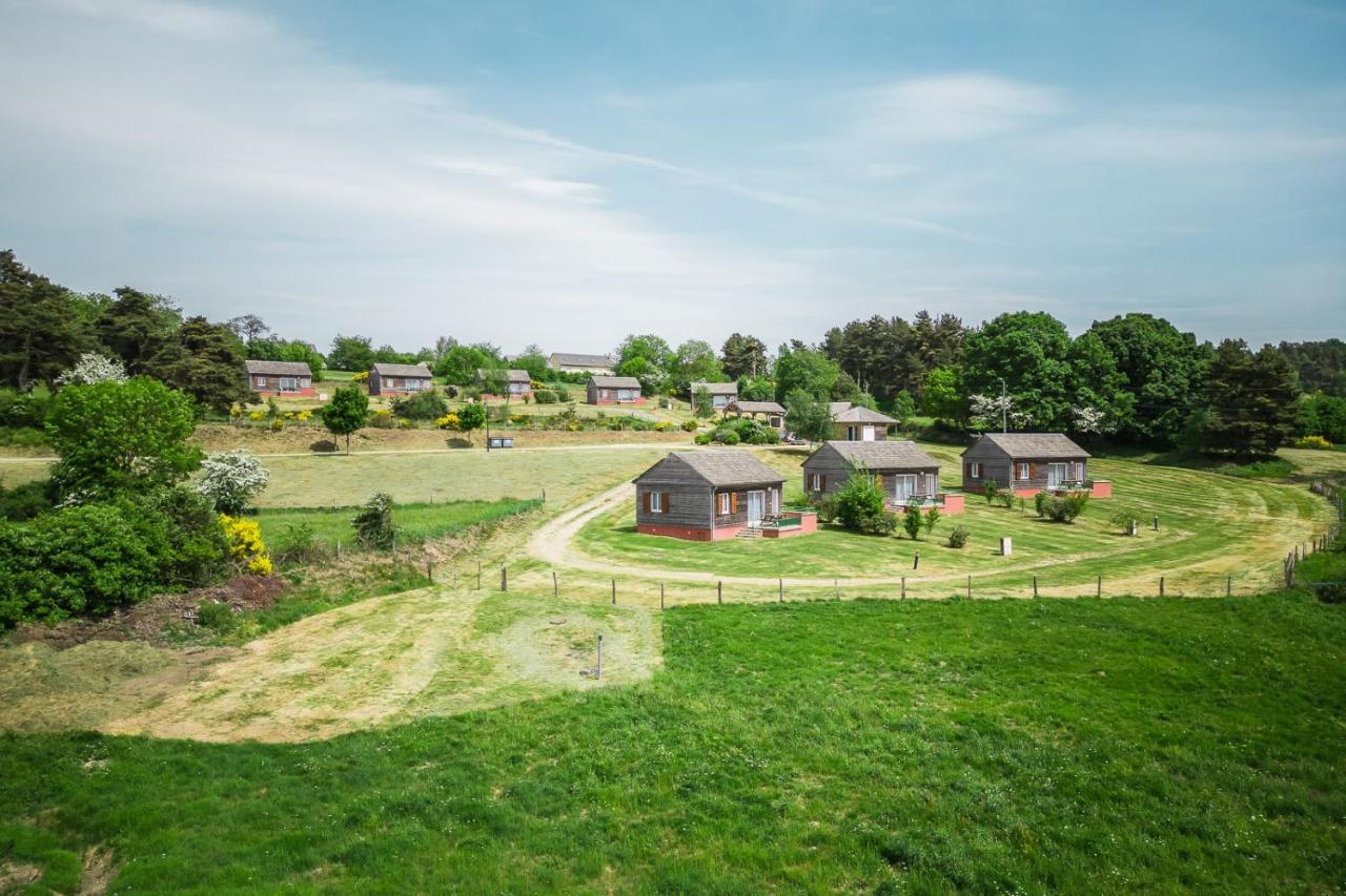 Les Chalets De La Vallee Du Bes Albaret-le-Comtal Exterior foto